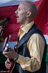 bigi brasa - bas, gitaar en zang